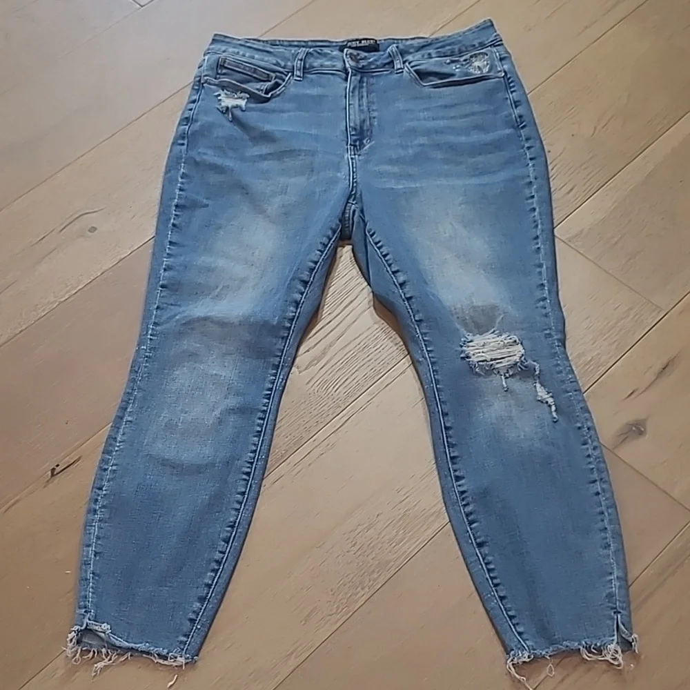 Judy Blue Jeans Women's sz 18W Mid Rise Skinny Distressed Cropped Denim Jeans